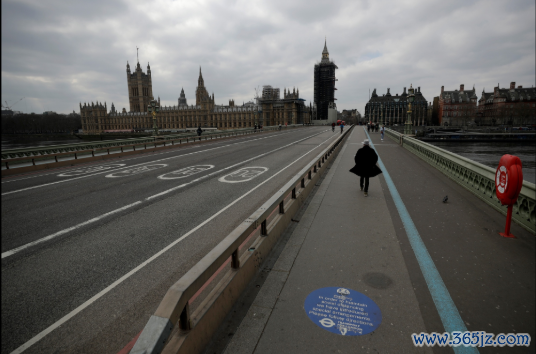2021 年,英格兰第三次新冠疫情禁闭时间,伦敦的威斯敏斯特桥和议会大厦空无一东说念主。